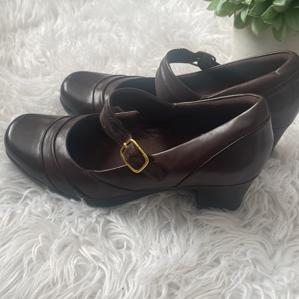 CLARKS BENDABLE BROWN MARY JANE SHOES SZ 10